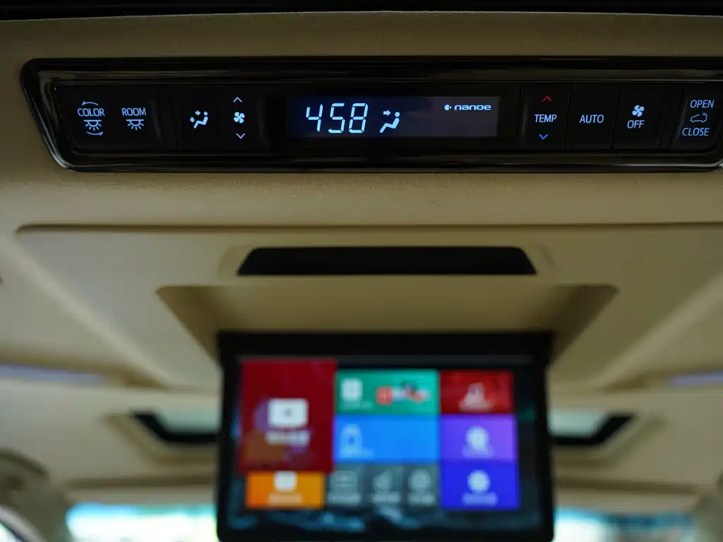 Toyota Vellfire — фото 11