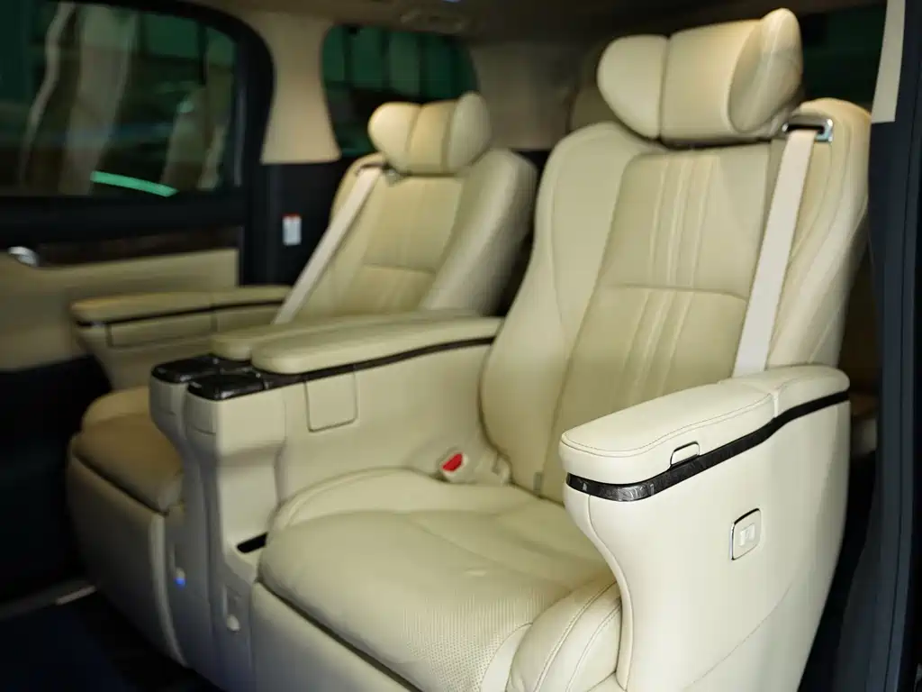 Toyota Vellfire — фото 18