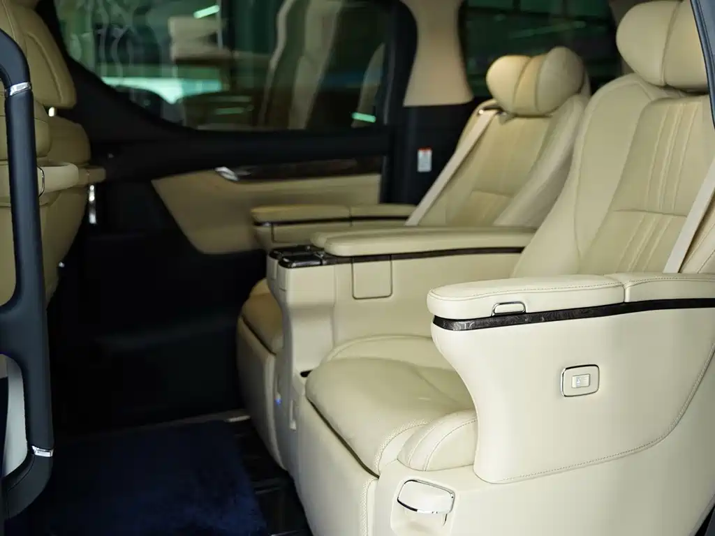 Toyota Vellfire — фото 20