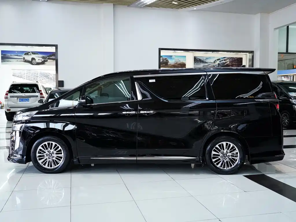 Toyota Vellfire — фото 3