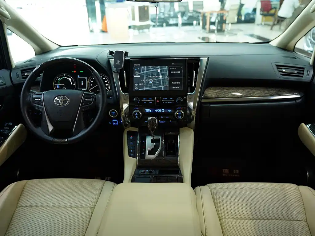 Toyota Vellfire — фото 7