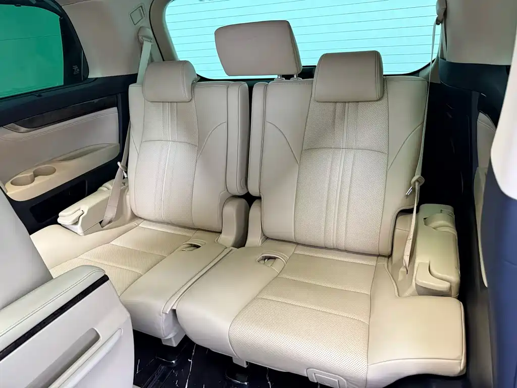 Toyota Alphard — фото 3
