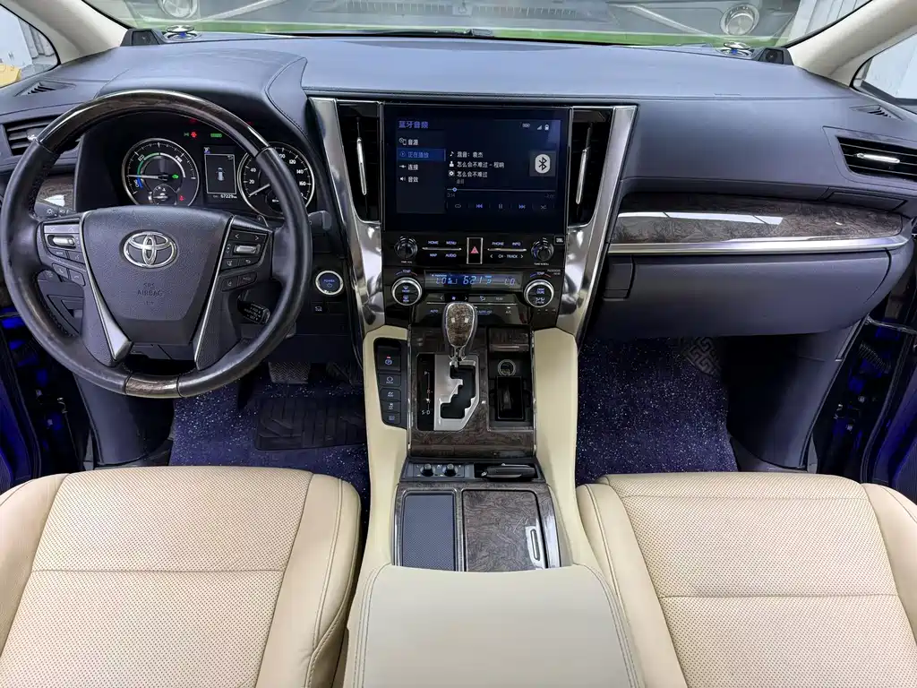 Toyota Alphard — фото 6