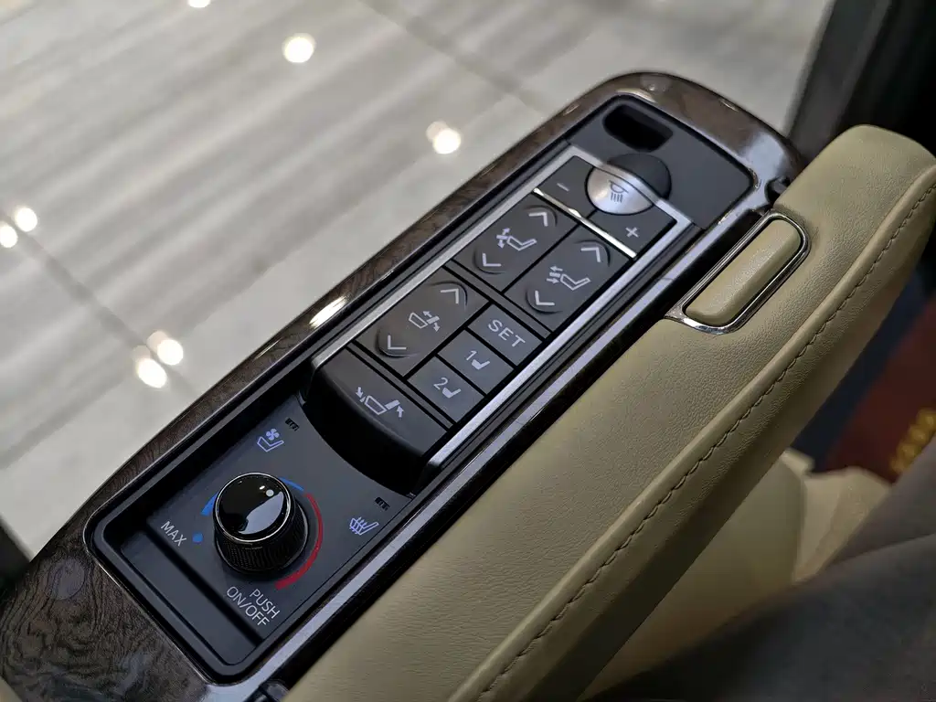 Toyota Vellfire — фото 11