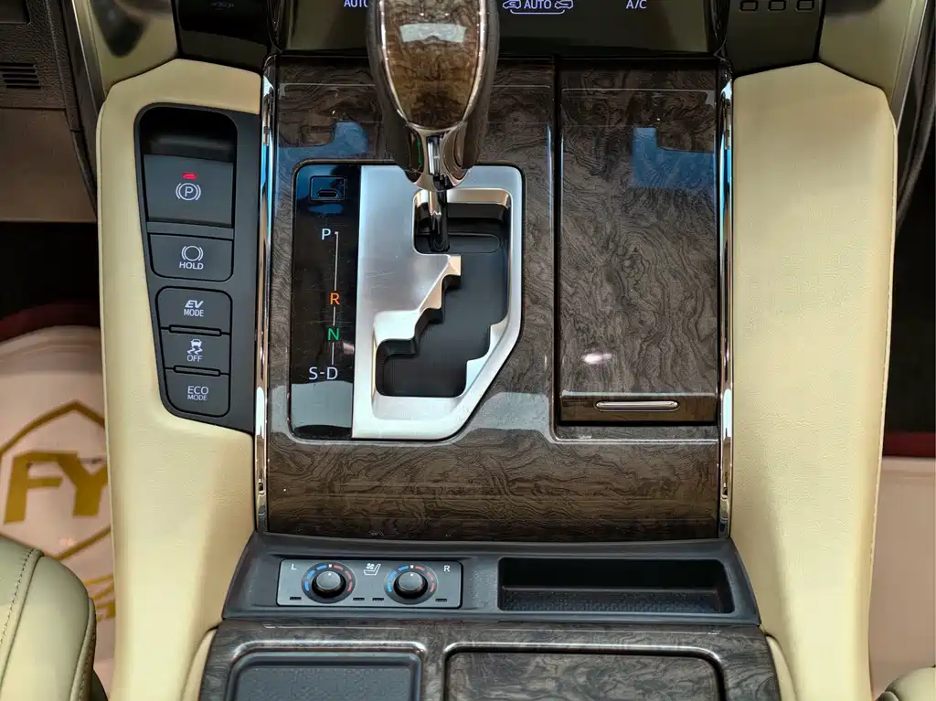 Toyota Vellfire — фото 13