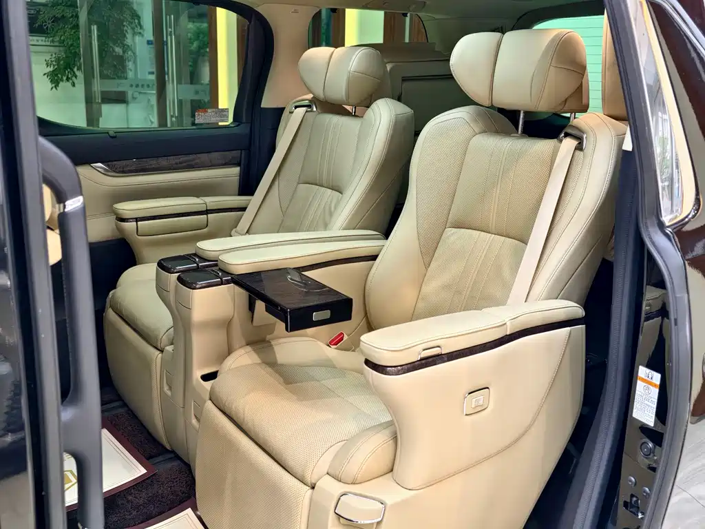 Toyota Vellfire — фото 17
