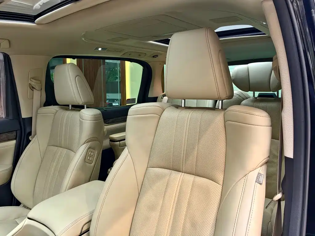 Toyota Vellfire — фото 25