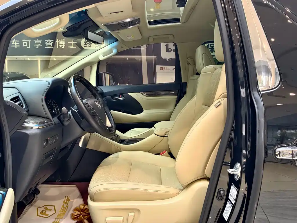 Toyota Vellfire — фото 5