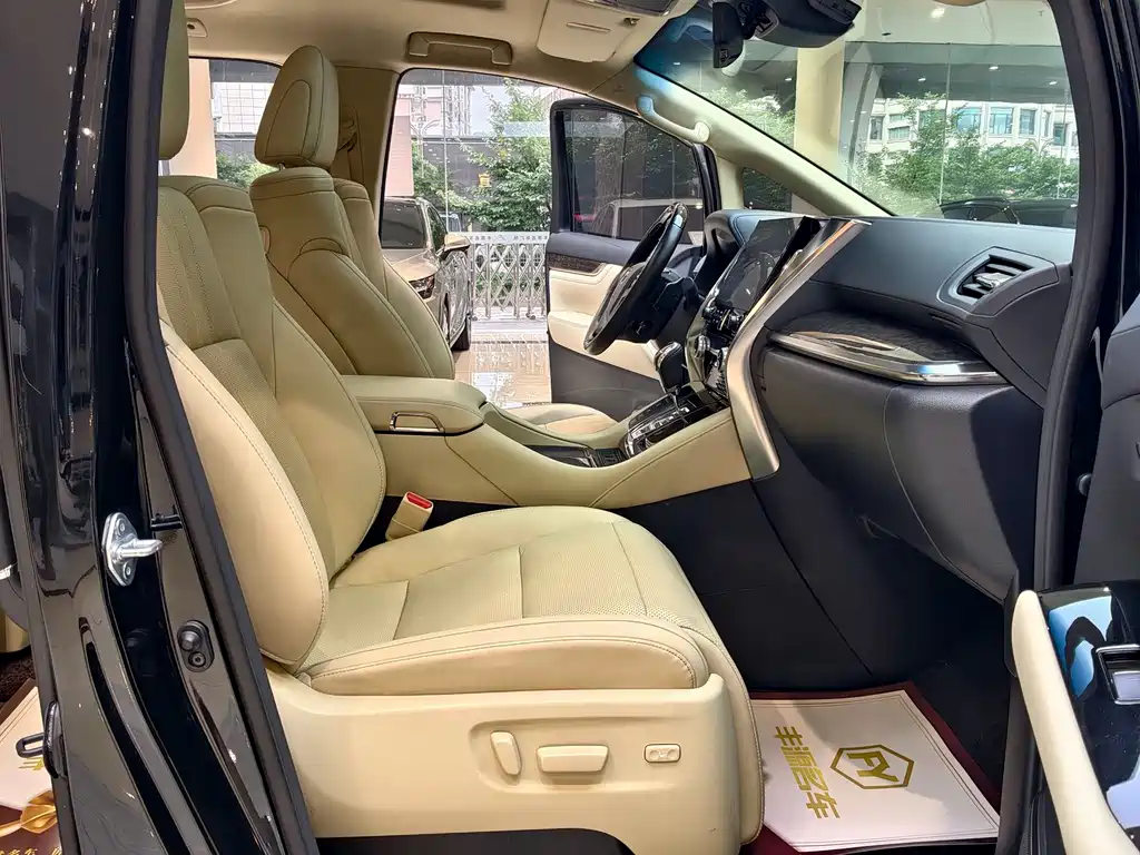 Toyota Vellfire — фото 7