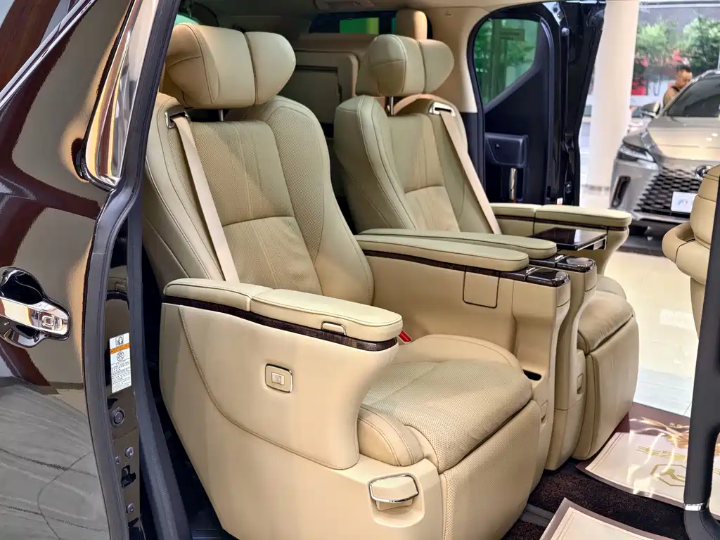 Toyota Vellfire — фото 9