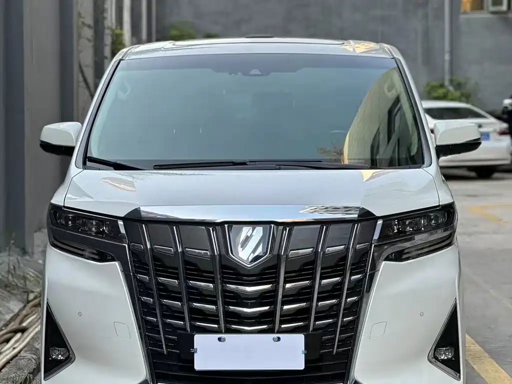 Toyota Alphard — фото 2