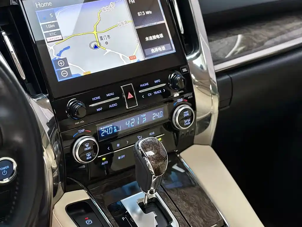 Toyota Alphard — фото 4