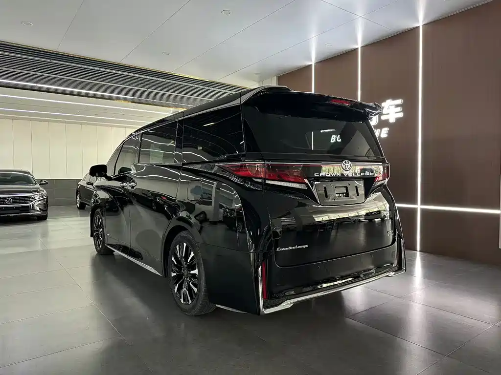Toyota Vellfire — фото 7
