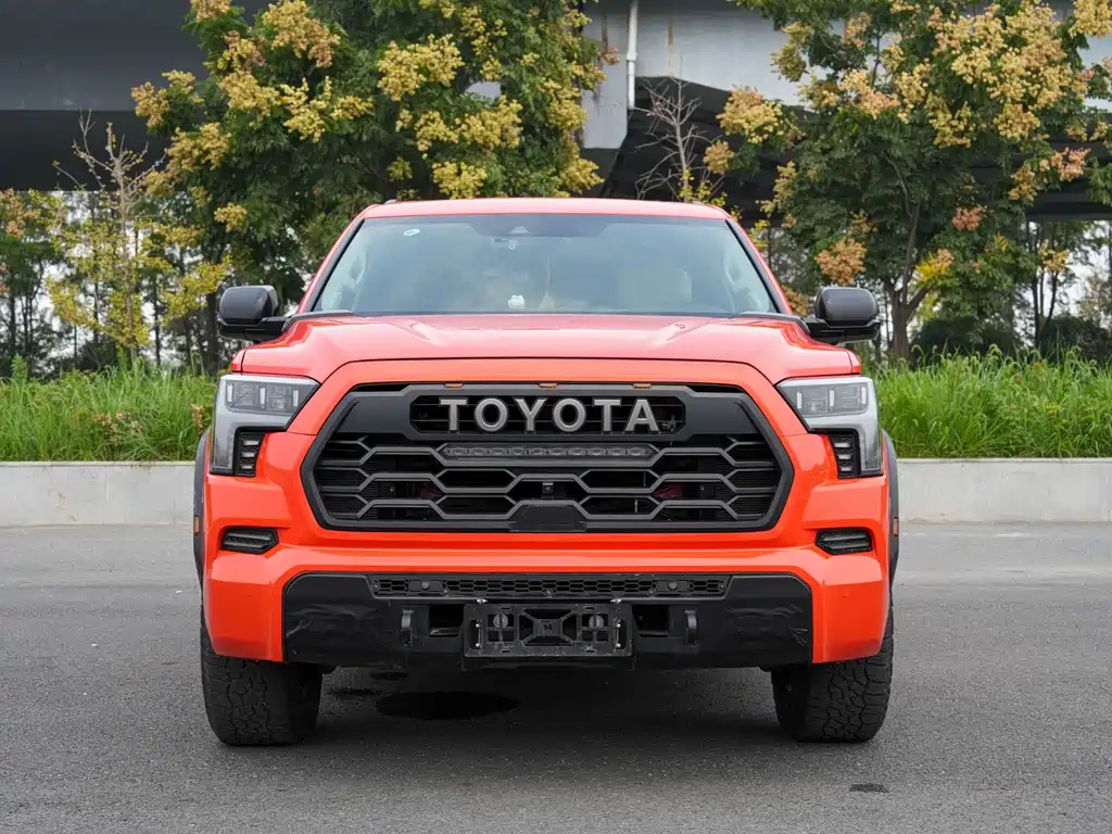 Toyota Sequoia — фото 2