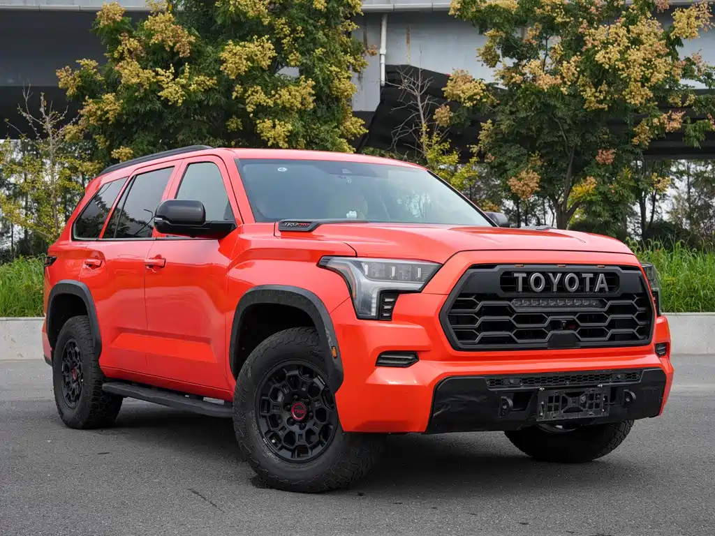 Toyota Sequoia — фото 4