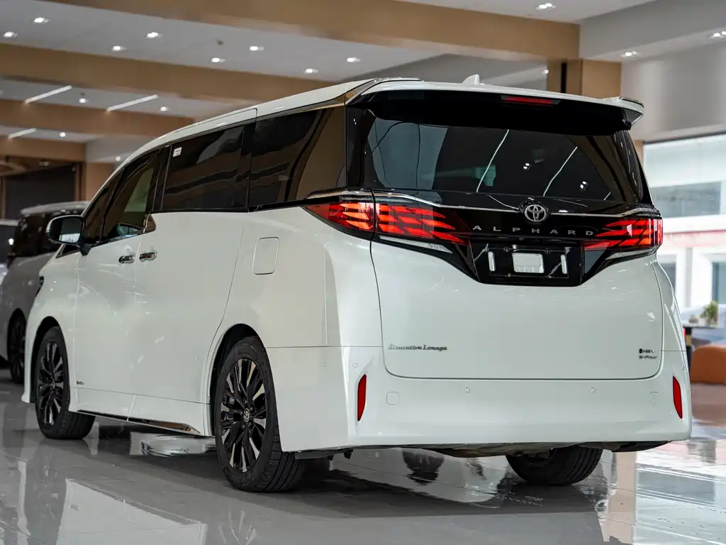 Toyota Alphard — фото 13