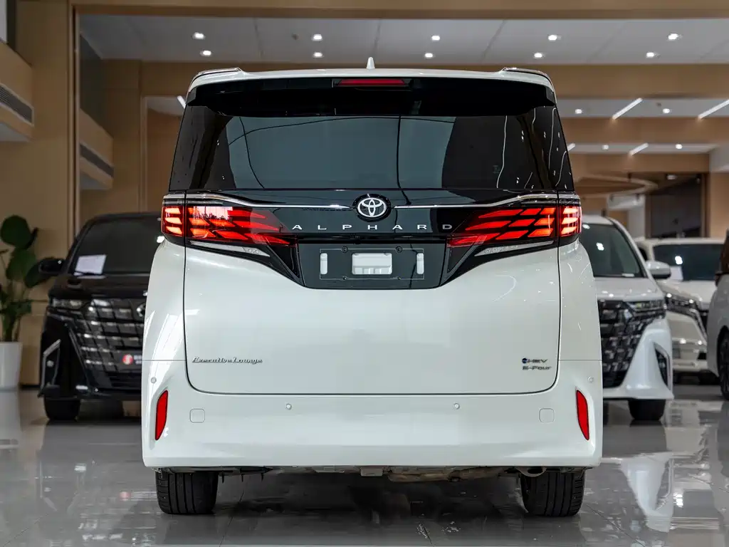 Toyota Alphard — фото 14