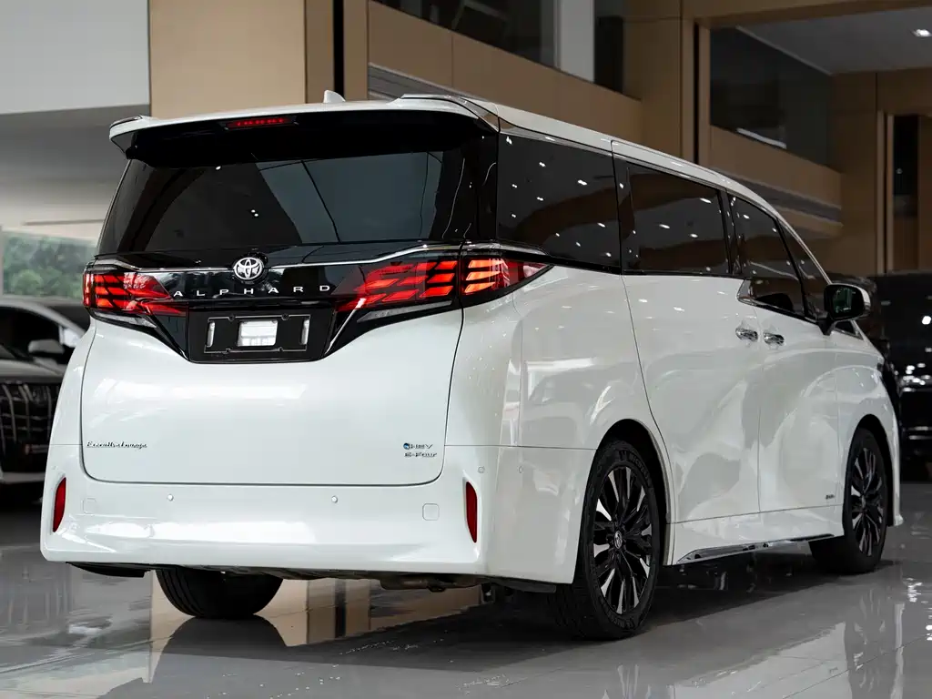 Toyota Alphard — фото 15