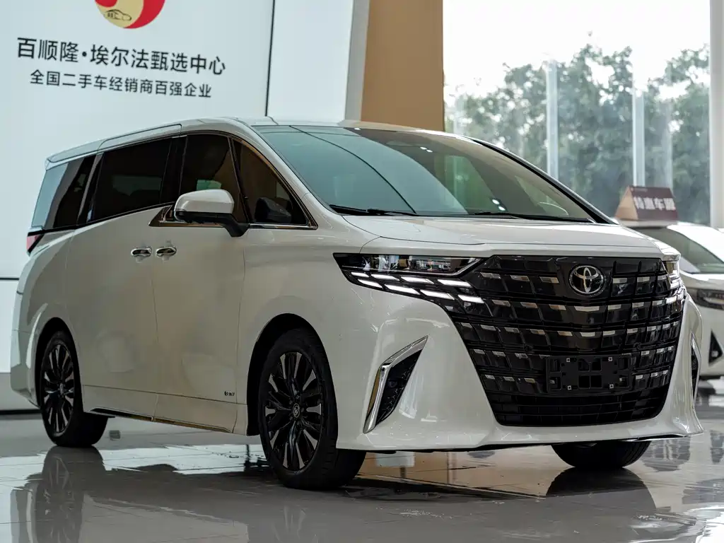 Toyota Alphard — фото 3