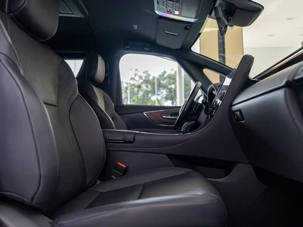 Toyota Alphard — фото 8