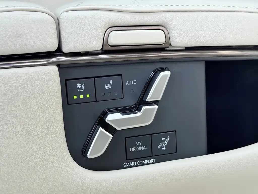 Toyota Vellfire — фото 21