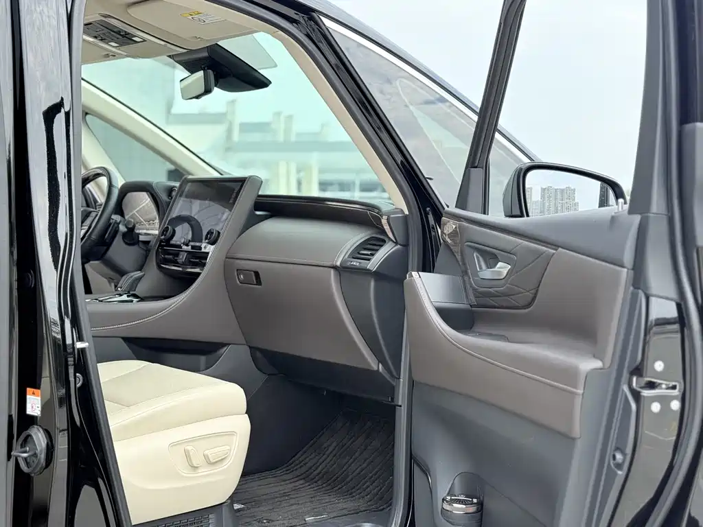 Toyota Vellfire — фото 6