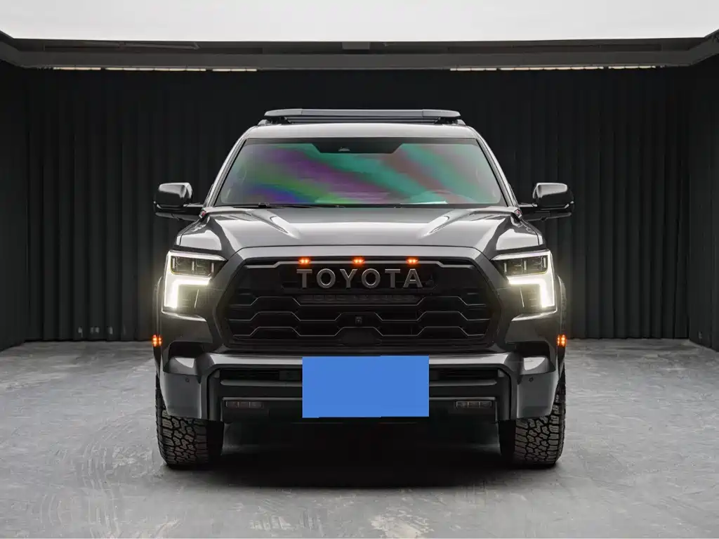 Toyota Sequoia — фото 2