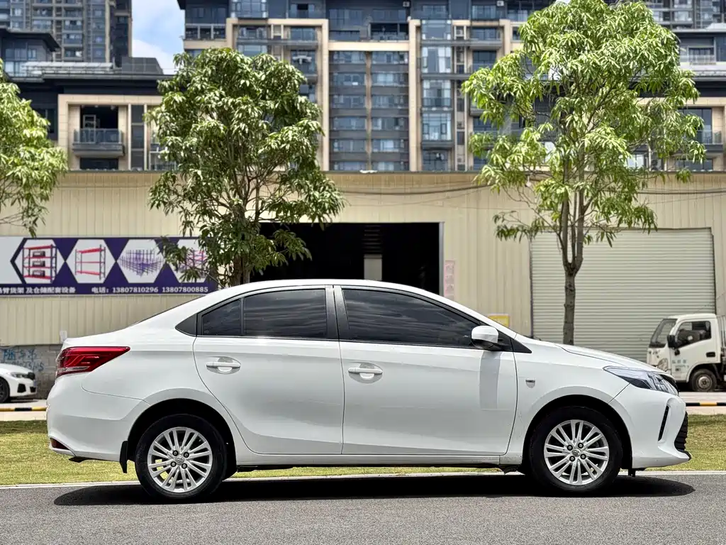 Toyota Vios — фото 5