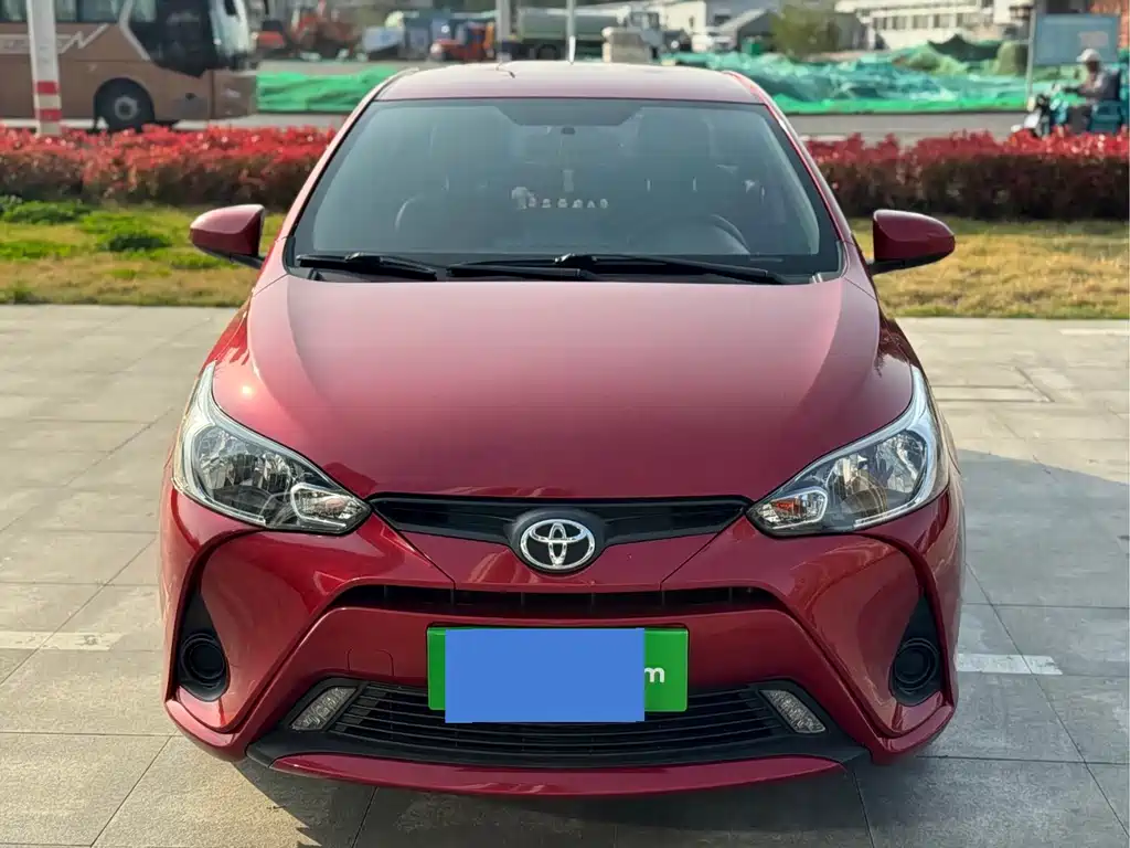 Toyota Yaris L — фото 2