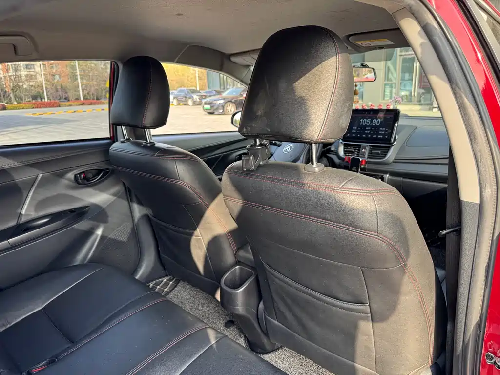 Toyota Yaris L — фото 11