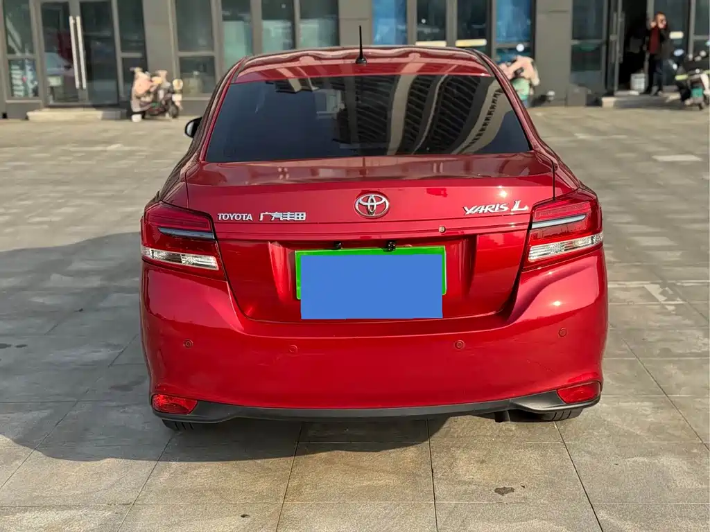 Toyota Yaris L — фото 5
