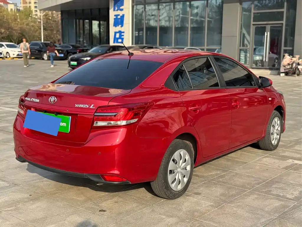 Toyota Yaris L — фото 6