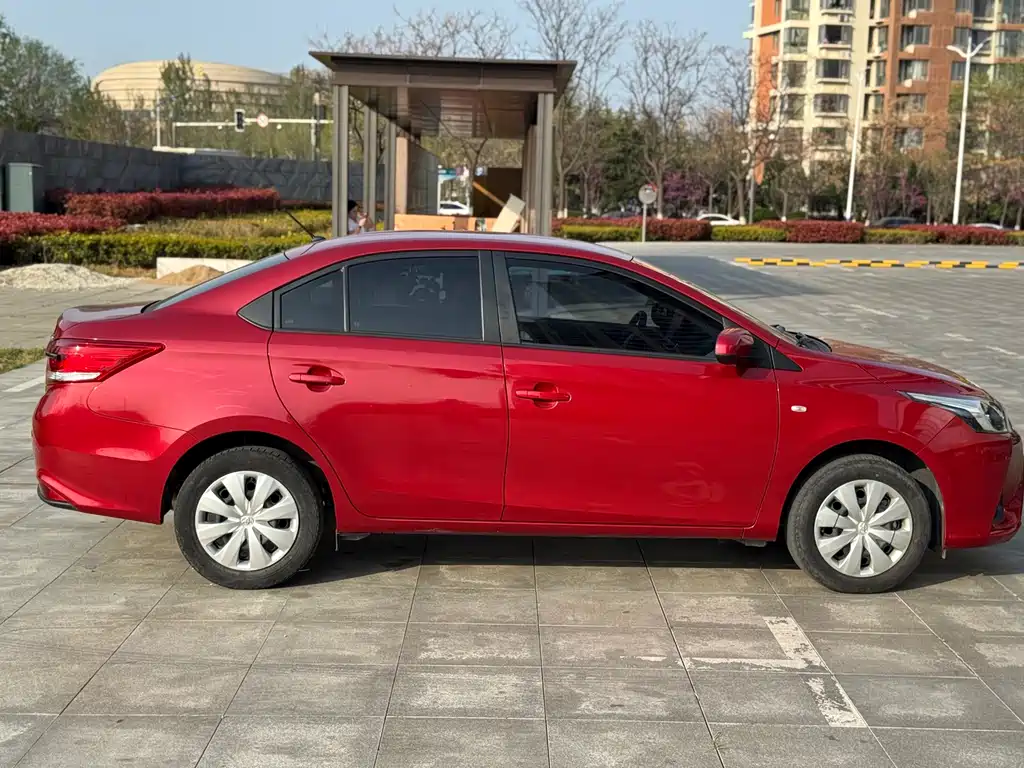 Toyota Yaris L — фото 7