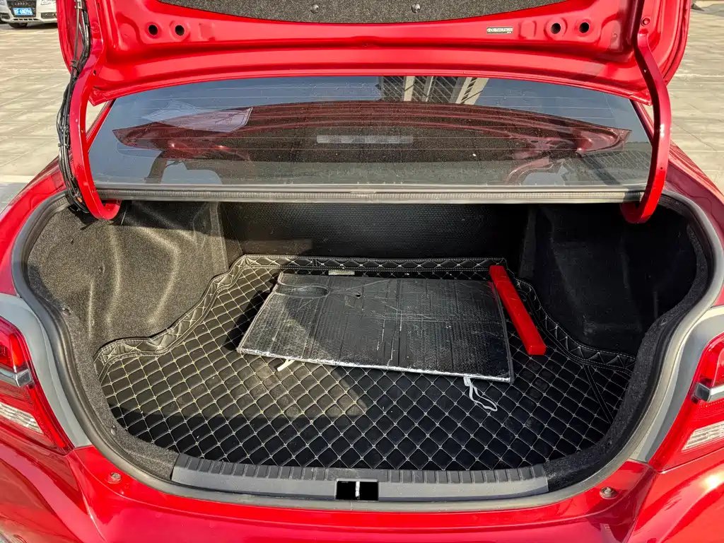 Toyota Yaris L — фото 10
