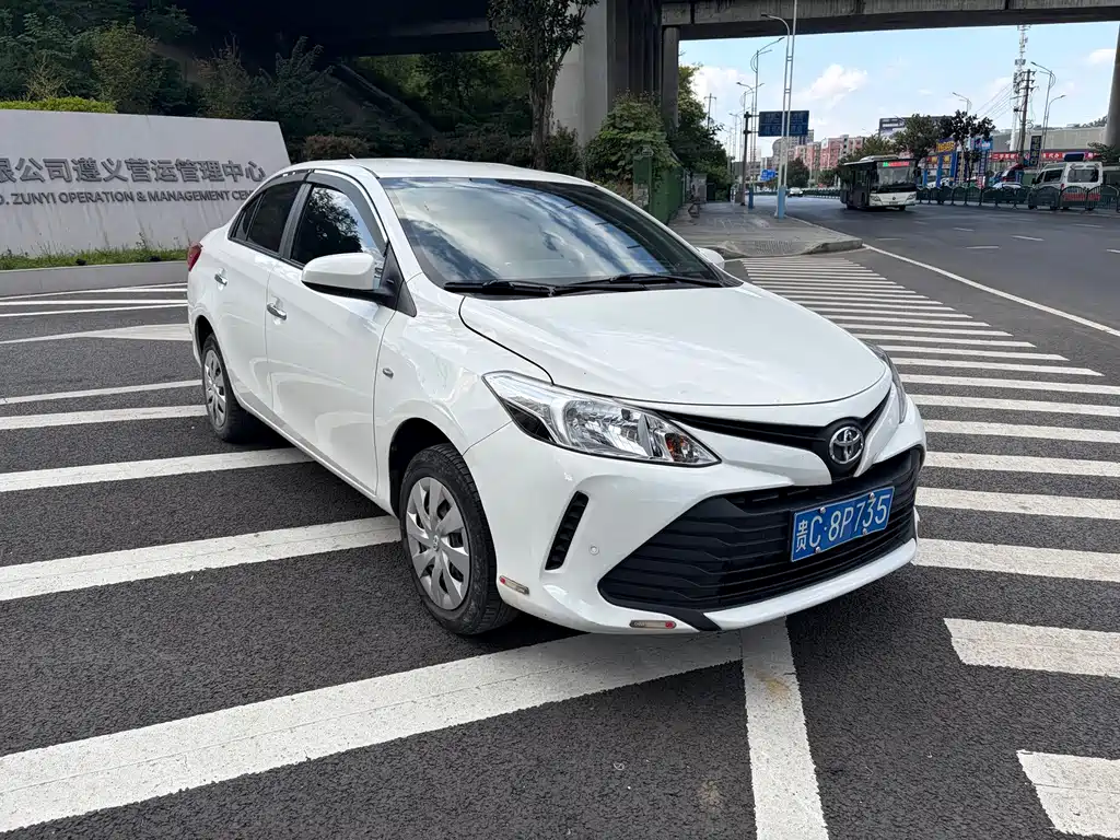 Toyota Vios — фото 3
