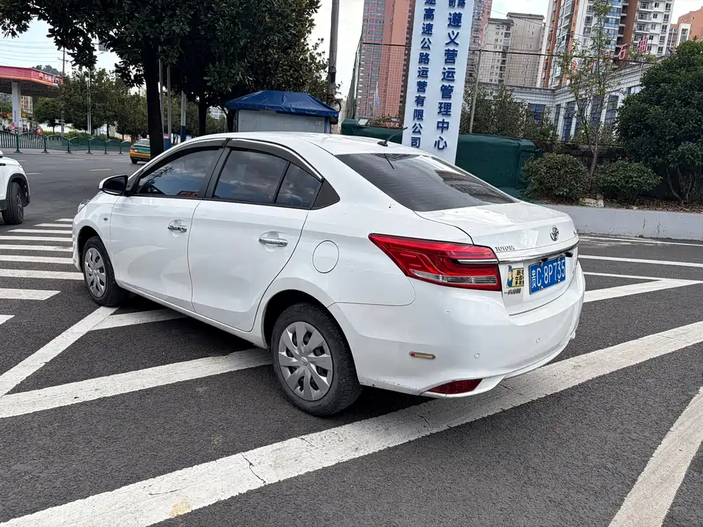 Toyota Vios — фото 9