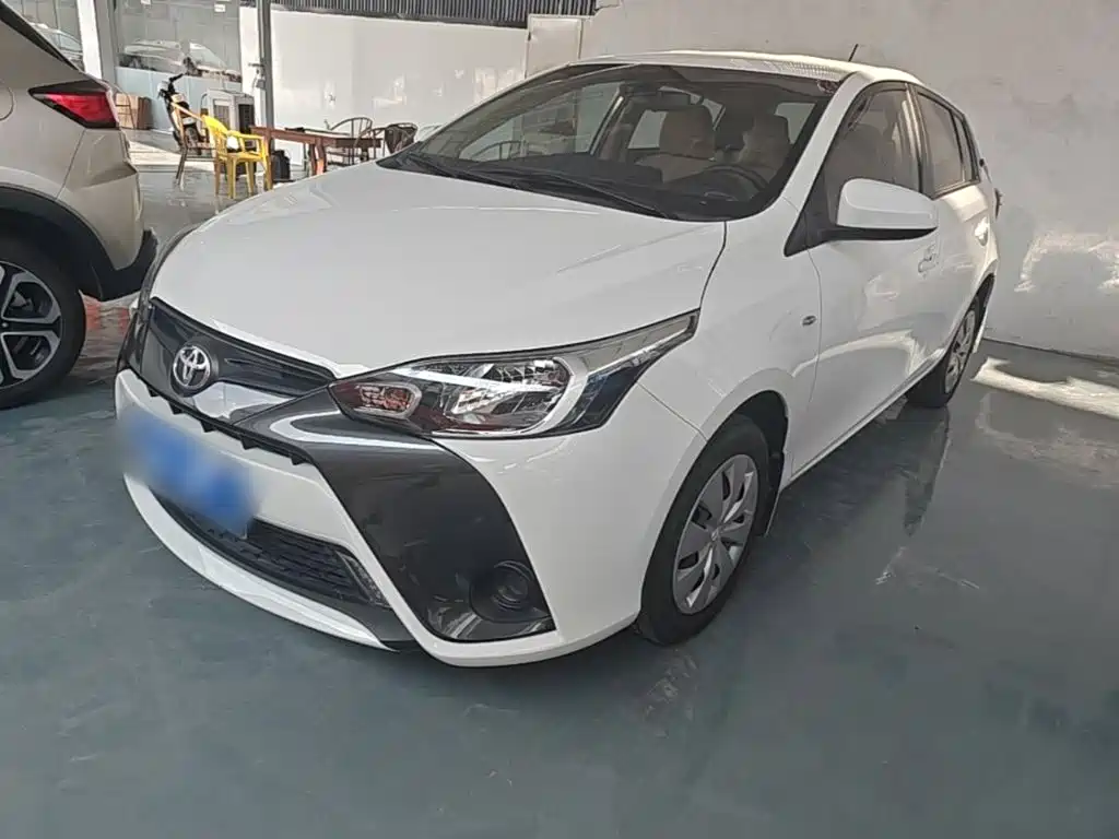 Toyota Yaris L — фото 2