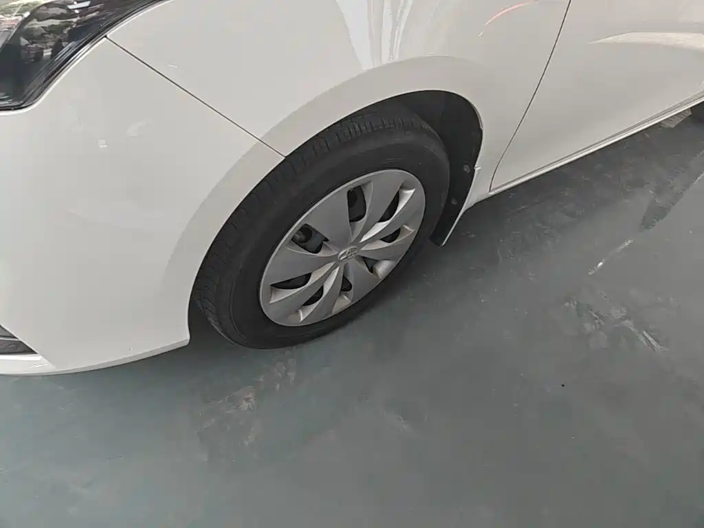 Toyota Yaris L — фото 23