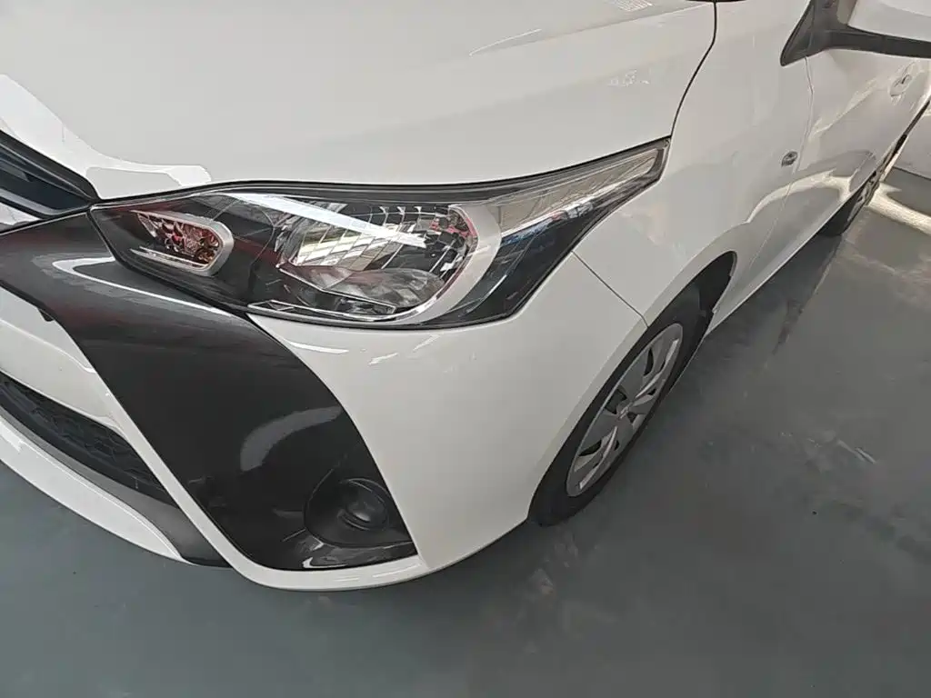 Toyota Yaris L — фото 24
