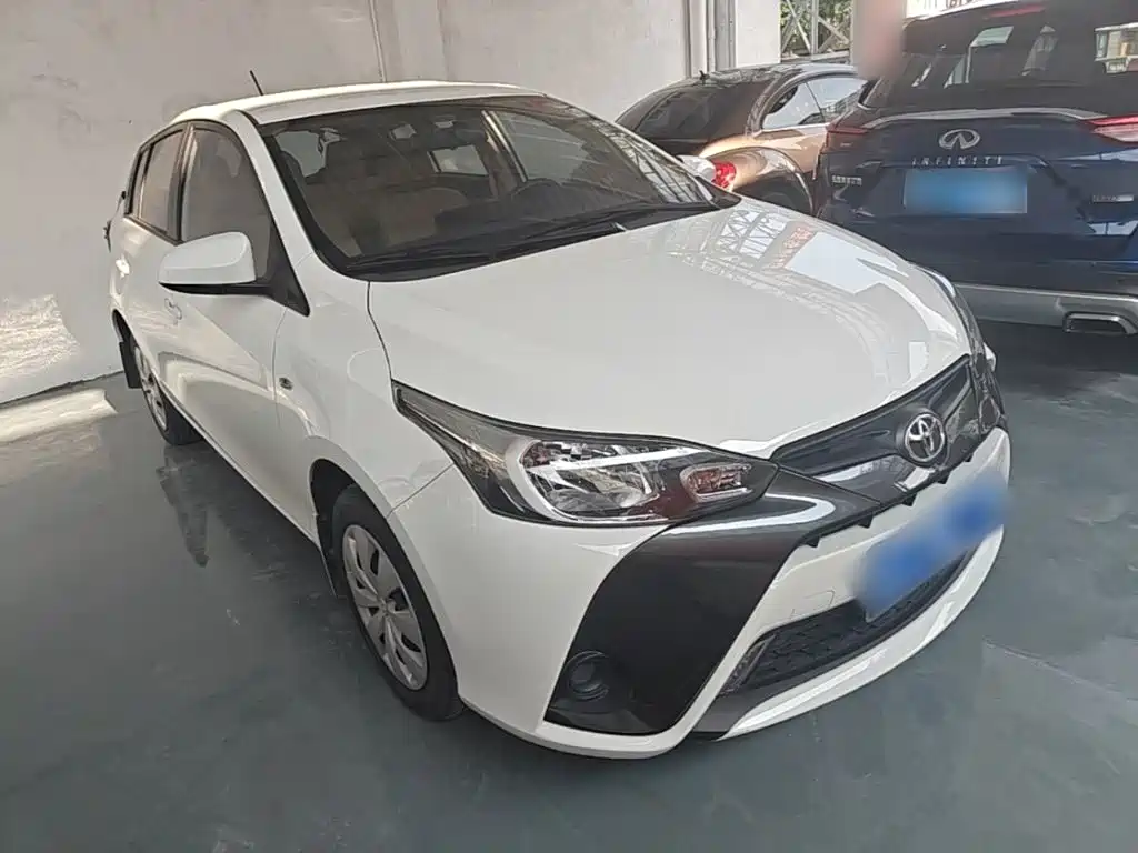 Toyota Yaris L — фото 4