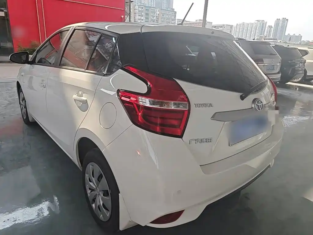 Toyota Yaris L — фото 5