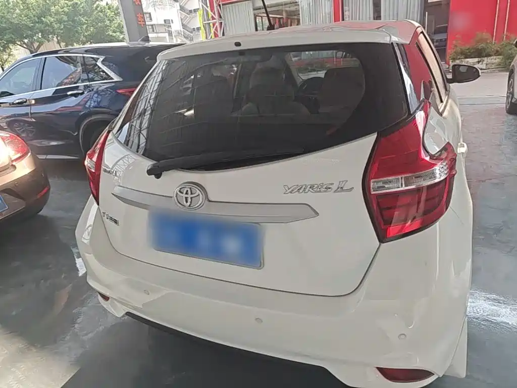 Toyota Yaris L — фото 6