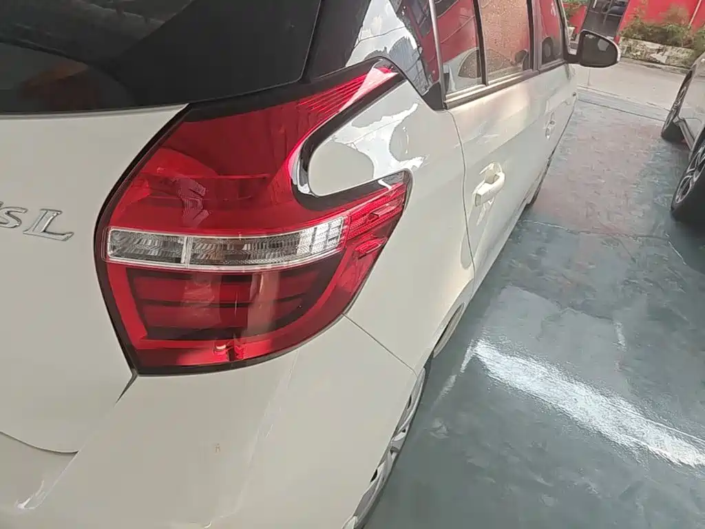 Toyota Yaris L — фото 8