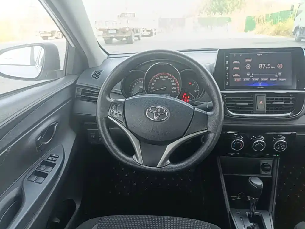 Toyota Vios — фото 11