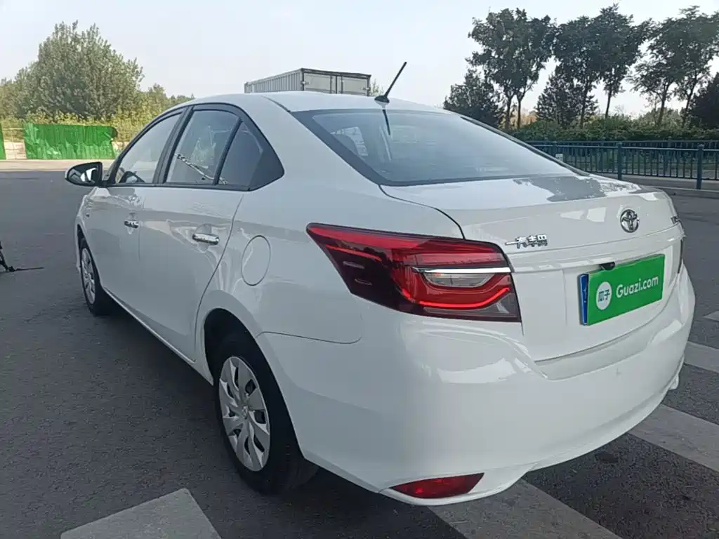 Toyota Vios — фото 5