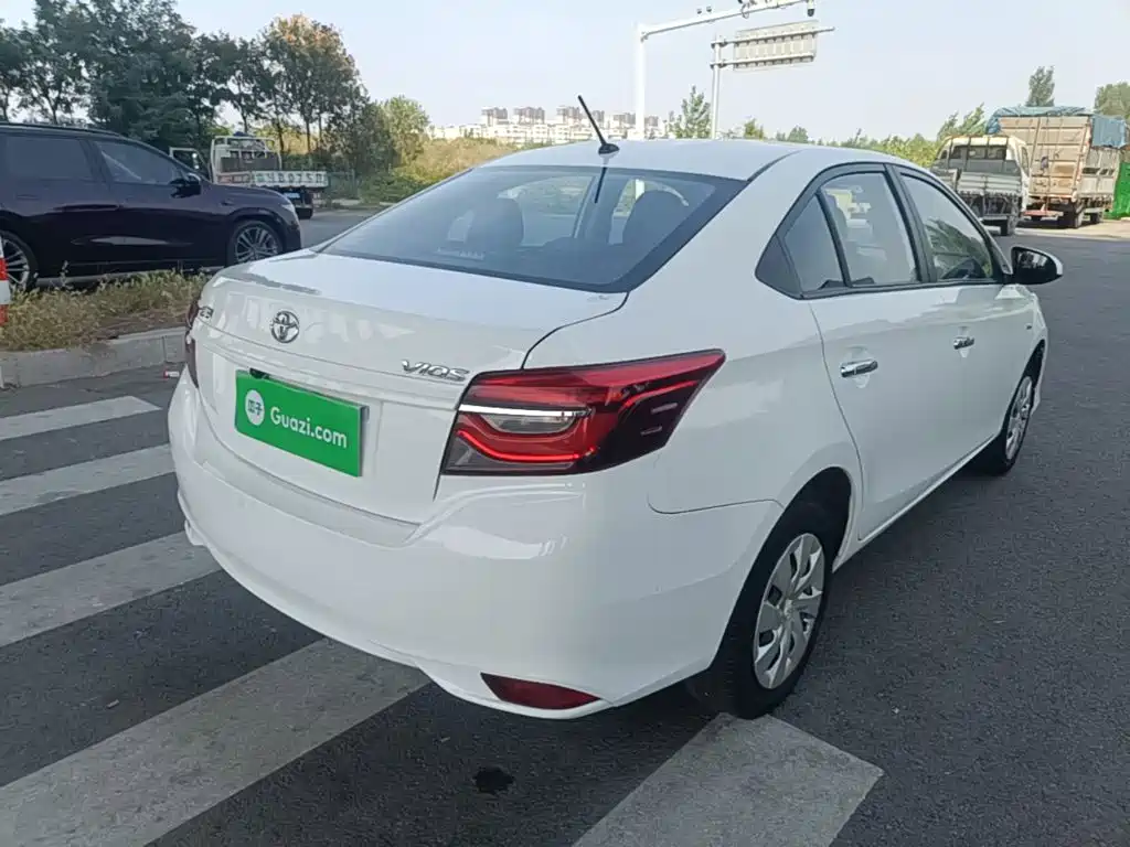 Toyota Vios — фото 7