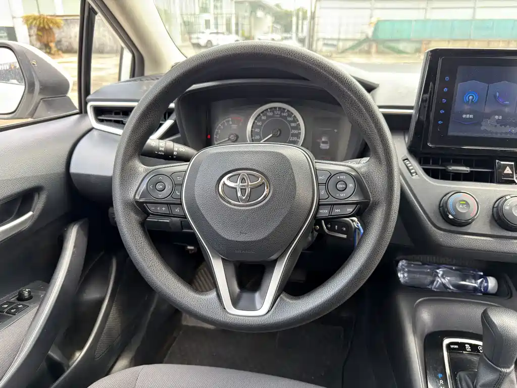 Toyota Corolla — фото 8