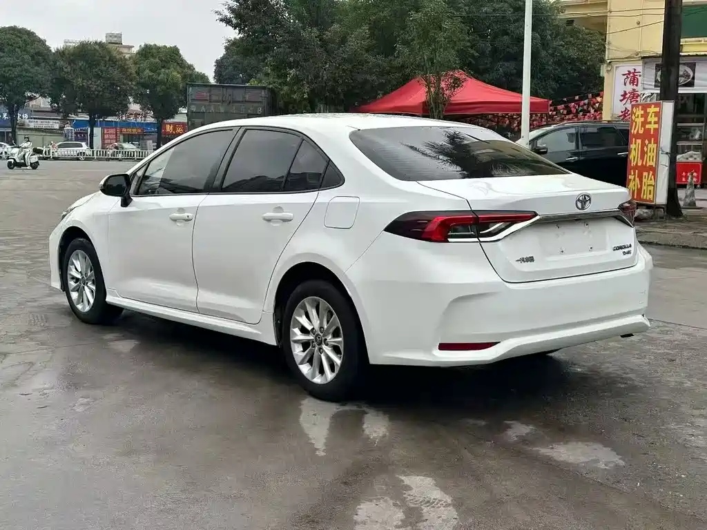 Toyota Corolla — фото 4