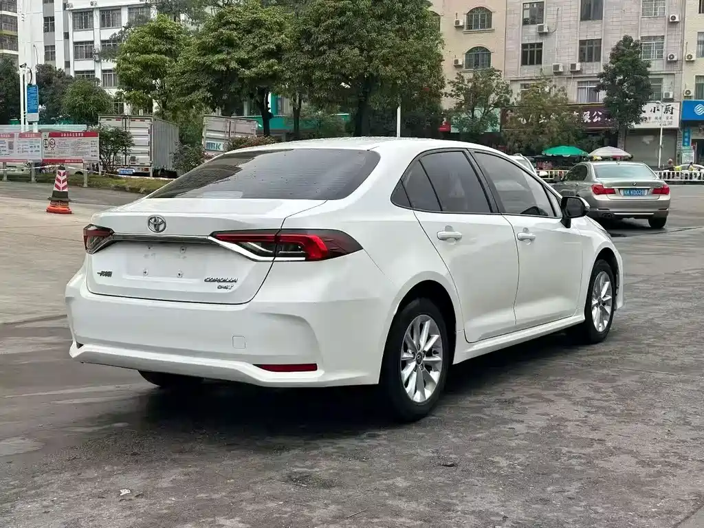 Toyota Corolla — фото 6