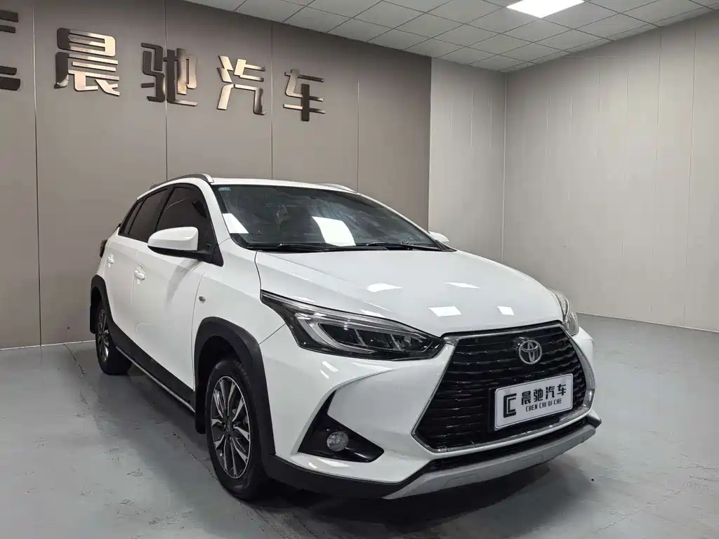 Toyota Yaris L — фото 3